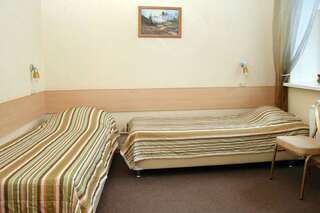 Гостиница Ливадия Истра Стандартный двухместный номер с 2 отдельными кроватями-1